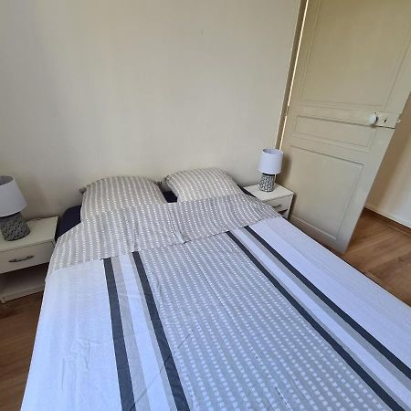 Appartement 60M2 Rdc Avec Jardin Saint-Genis-des-Fontaines Екстер'єр фото