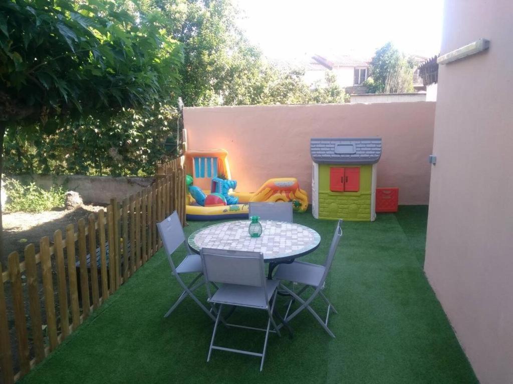 Appartement 60M2 Rdc Avec Jardin Saint-Genis-des-Fontaines Екстер'єр фото
